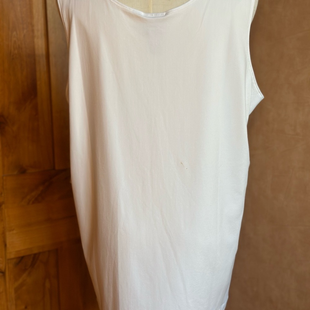 Chico's White Sleeveless Scoop Neck Tank